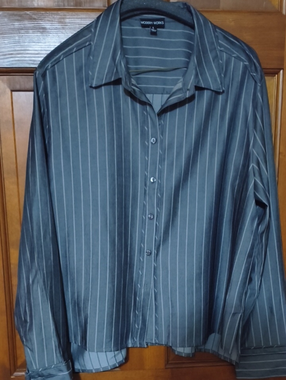New Without Tag Women's Black Pinstripe Bottom- Up Shirt